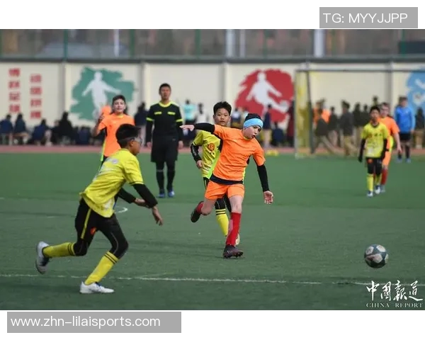 友谊足球赛：团结与激情交汇的绿茵场上友谊之花绽放